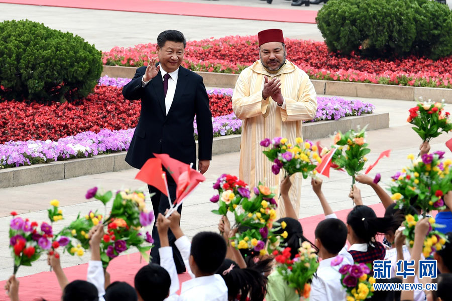5月11日，国家主席习近平在北京人民大会堂同摩洛哥国王穆罕默德六世举行会谈。这是会谈前，习近平在人民大会堂东门外广场为穆罕默德六世举行欢迎仪式。新华社记者 饶爱民 摄